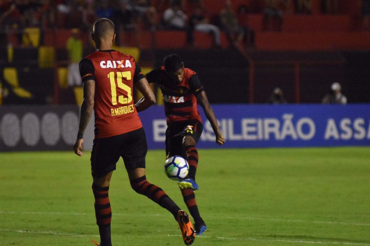 Vindo de quatro derrotas consecutivas na Série A, o Sport recebeu a Chapecoense na noite deste domingo, na Ilha do Retiro