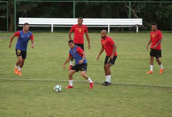 O Sport treinou nesta quarta-feira (08) com a presena do novo atacante do clube, Morato. 