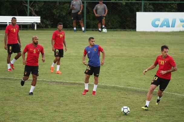 O Sport treinou nesta quarta-feira (08) com a presença do novo atacante do clube, Morato.