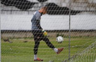 Sob chuva, Santa Cruz realizou um treino reservado  imprensa na tarde desta quinta-feira, no Arruda; apenas o aquecimento pde ser registrado