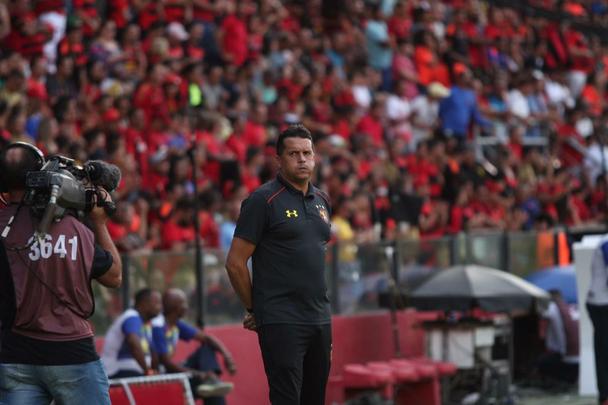 O duelo entre Sport x So Paulo marcou o reencontro dos meio-campistas Diego Souza e Everton Felipe com a torcida do Sport na Ilha do Retiro 