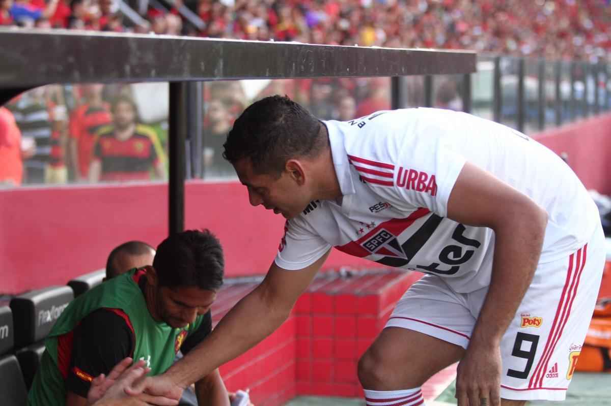 O duelo entre Sport x So Paulo marcou o reencontro dos meio-campistas Diego Souza e Everton Felipe com a torcida do Sport na Ilha do Retiro