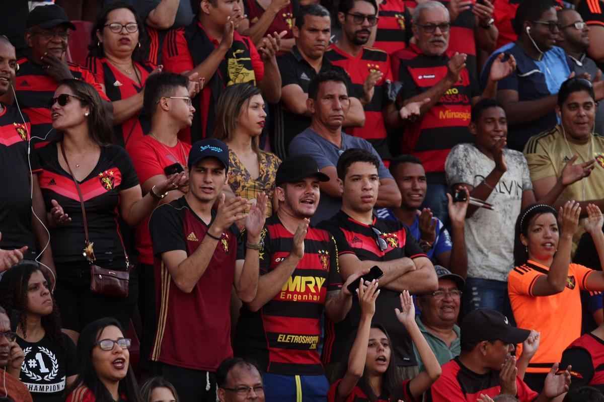O duelo entre Sport x So Paulo marcou o reencontro dos meio-campistas Diego Souza e Everton Felipe com a torcida do Sport na Ilha do Retiro