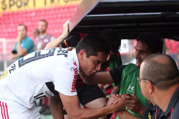 O duelo entre Sport x São Paulo marcou o reencontro dos meio-campistas Diego Souza e Everton Felipe com a torcida do Sport na Ilha do Retiro