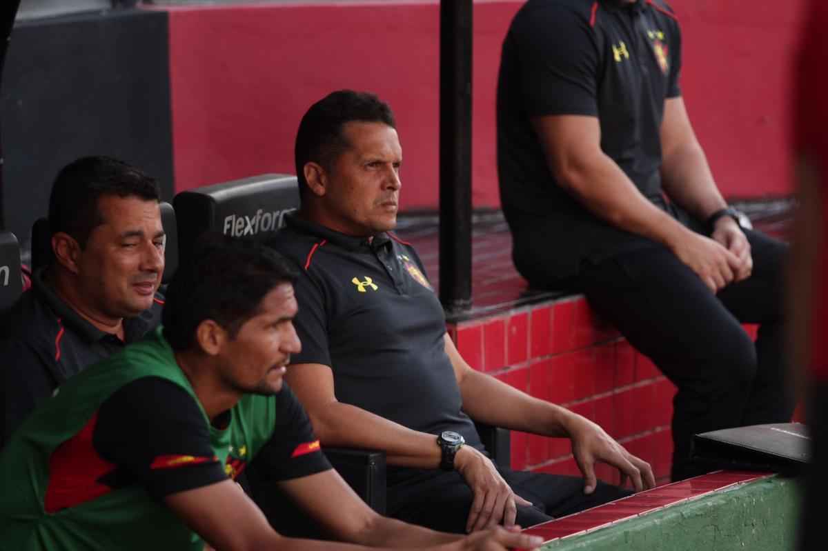 O duelo entre Sport x So Paulo marcou o reencontro dos meio-campistas Diego Souza e Everton Felipe com a torcida do Sport na Ilha do Retiro