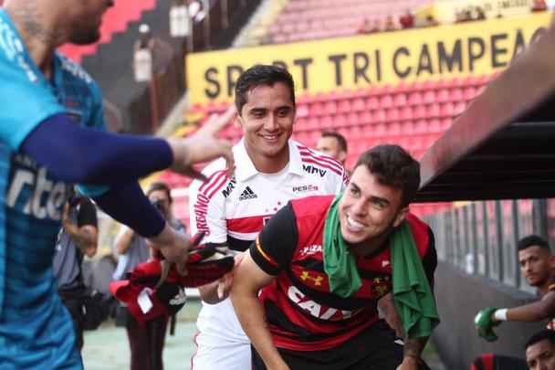 O duelo entre Sport x São Paulo marcou o reencontro dos meio-campistas Diego Souza e Everton Felipe com a torcida do Sport na Ilha do Retiro