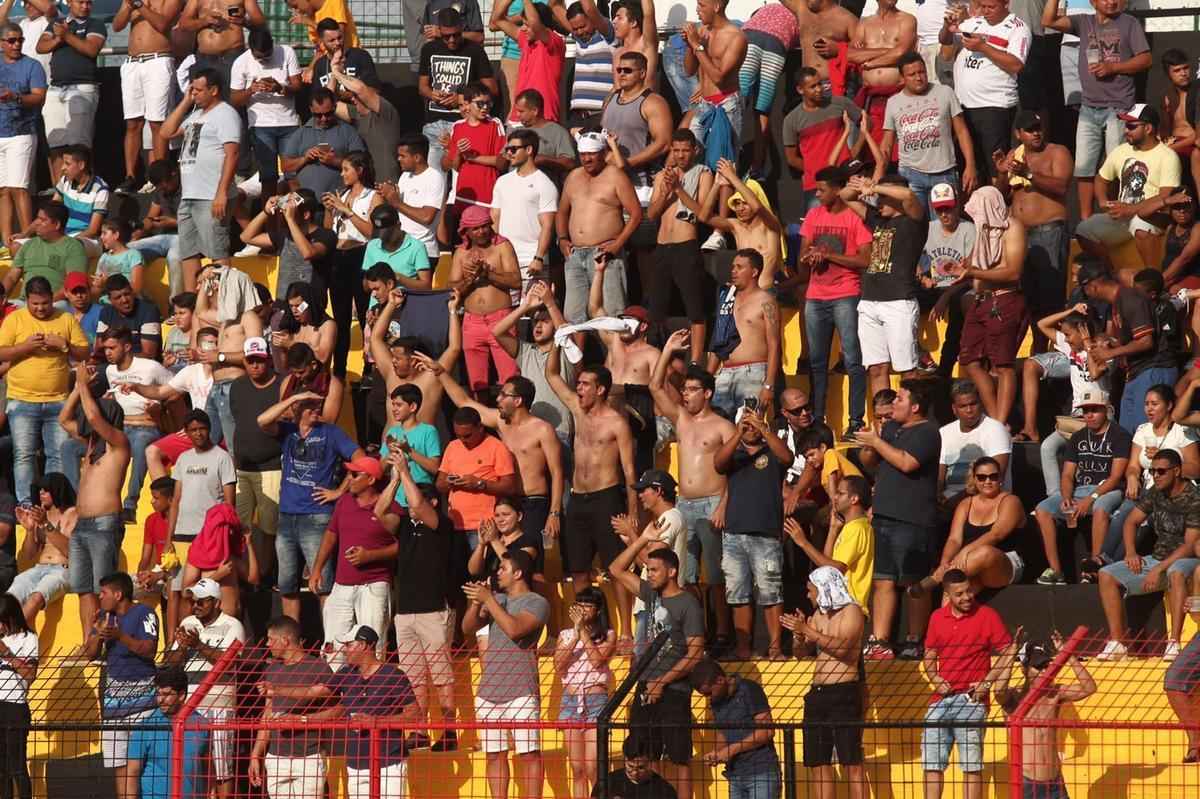 O duelo entre Sport x So Paulo marcou o reencontro dos meio-campistas Diego Souza e Everton Felipe com a torcida do Sport na Ilha do Retiro