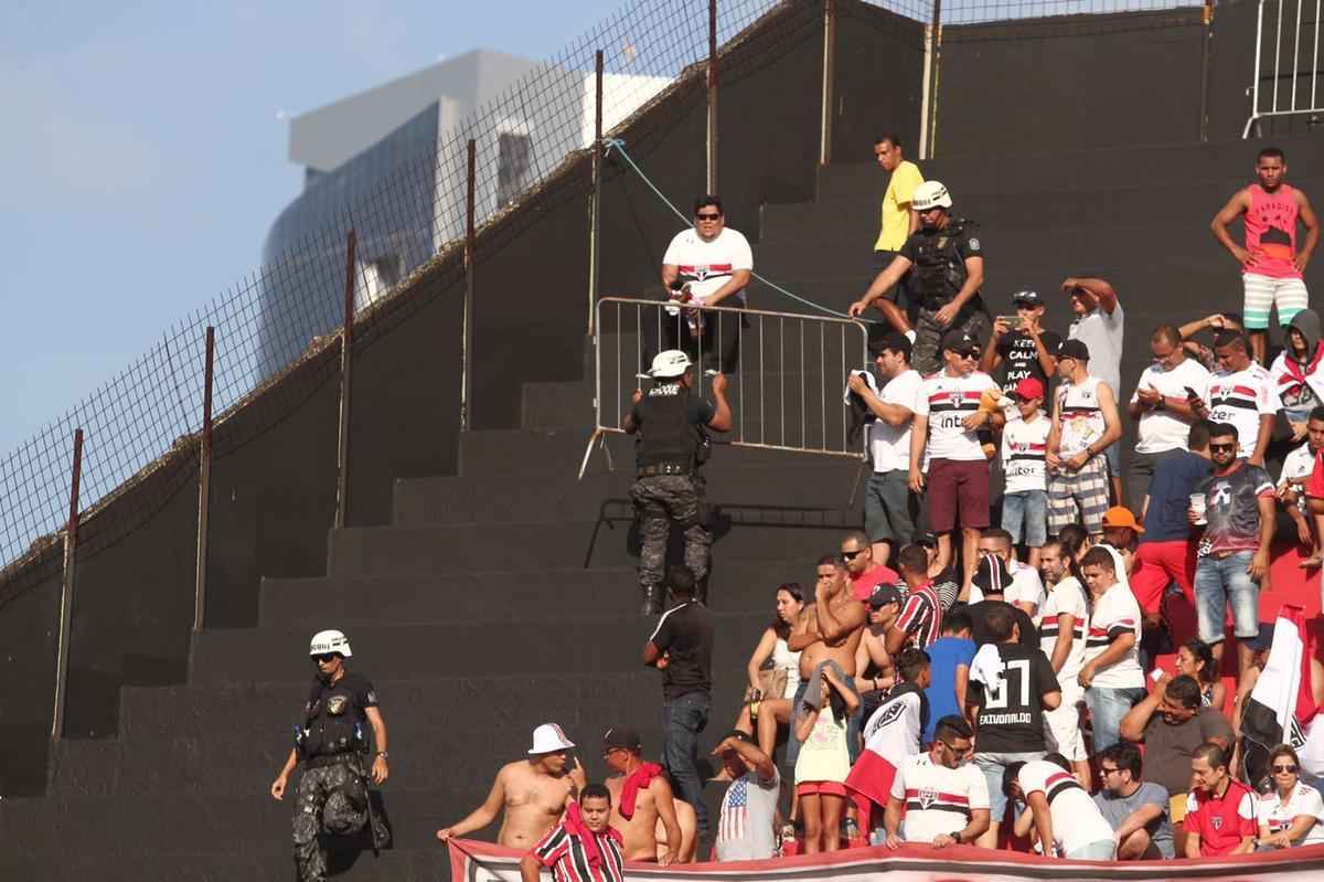 O duelo entre Sport x So Paulo marcou o reencontro dos meio-campistas Diego Souza e Everton Felipe com a torcida do Sport na Ilha do Retiro