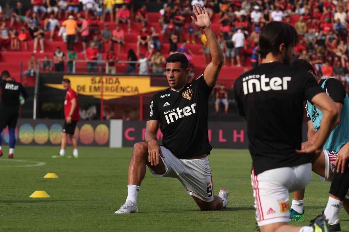 O duelo entre Sport x So Paulo marcou o reencontro dos meio-campistas Diego Souza e Everton Felipe com a torcida do Sport na Ilha do Retiro