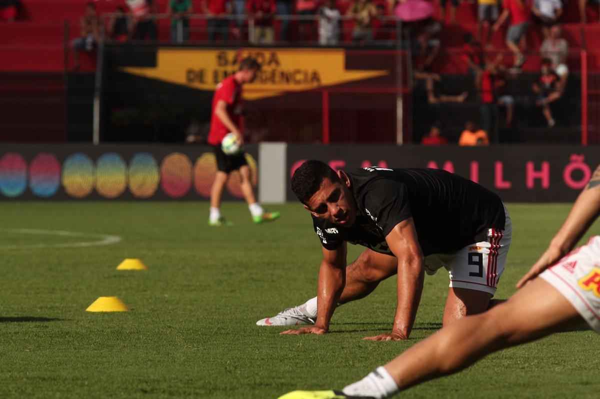O duelo entre Sport x So Paulo marcou o reencontro dos meio-campistas Diego Souza e Everton Felipe com a torcida do Sport na Ilha do Retiro
