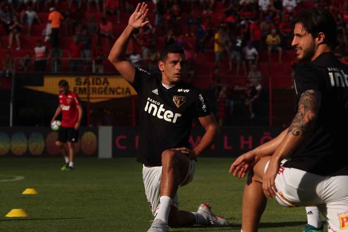 O duelo entre Sport x So Paulo marcou o reencontro dos meio-campistas Diego Souza e Everton Felipe com a torcida do Sport na Ilha do Retiro