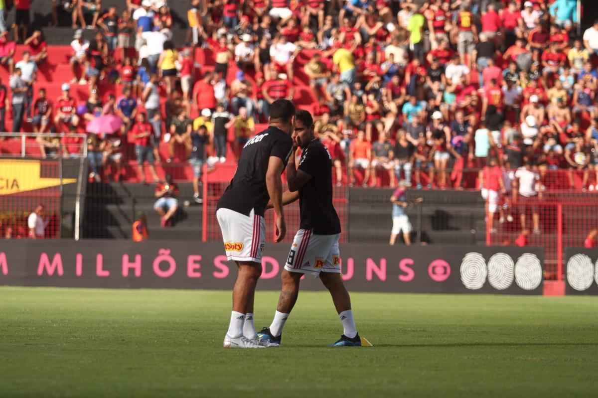 O duelo entre Sport x So Paulo marcou o reencontro dos meio-campistas Diego Souza e Everton Felipe com a torcida do Sport na Ilha do Retiro