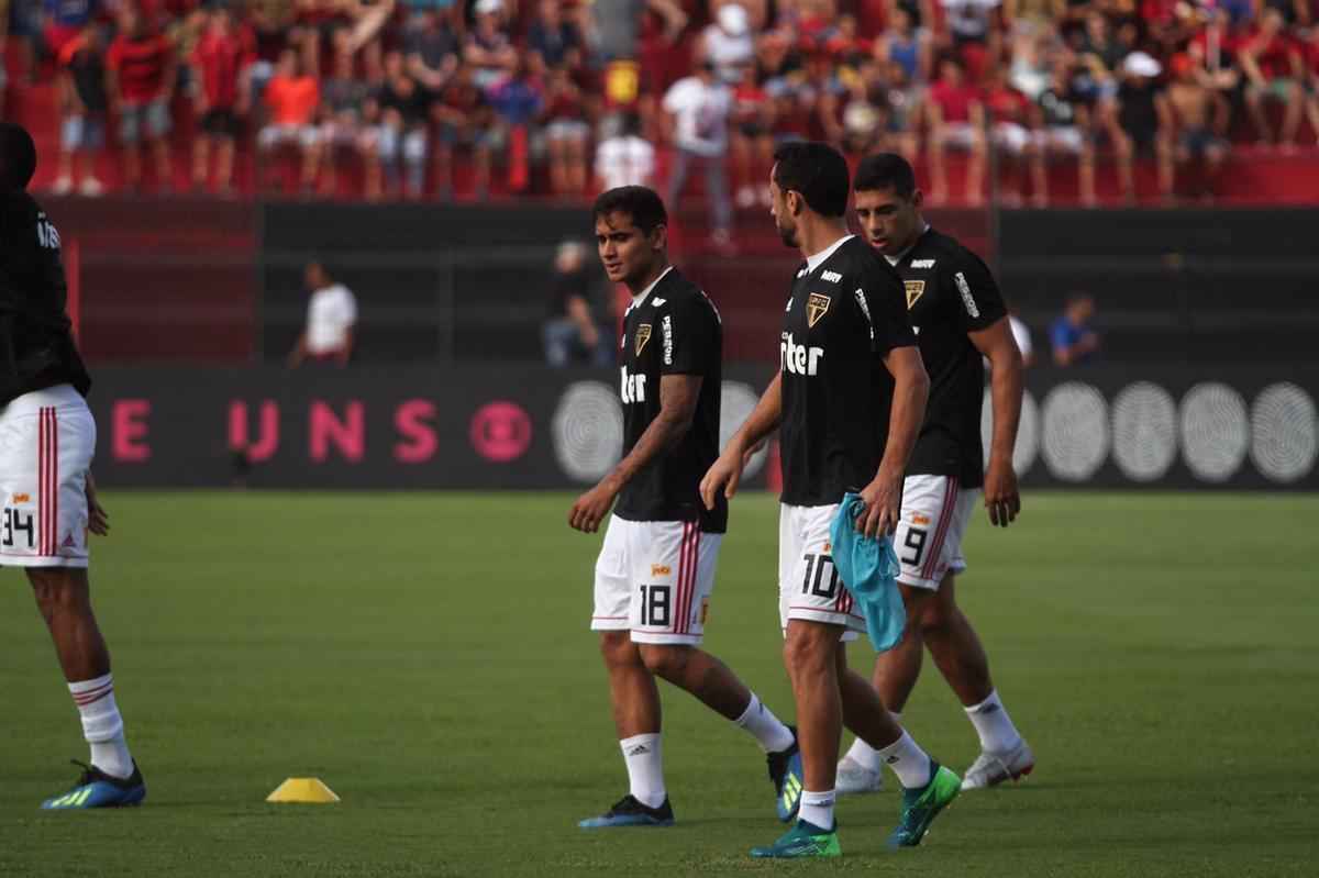 O duelo entre Sport x So Paulo marcou o reencontro dos meio-campistas Diego Souza e Everton Felipe com a torcida do Sport na Ilha do Retiro