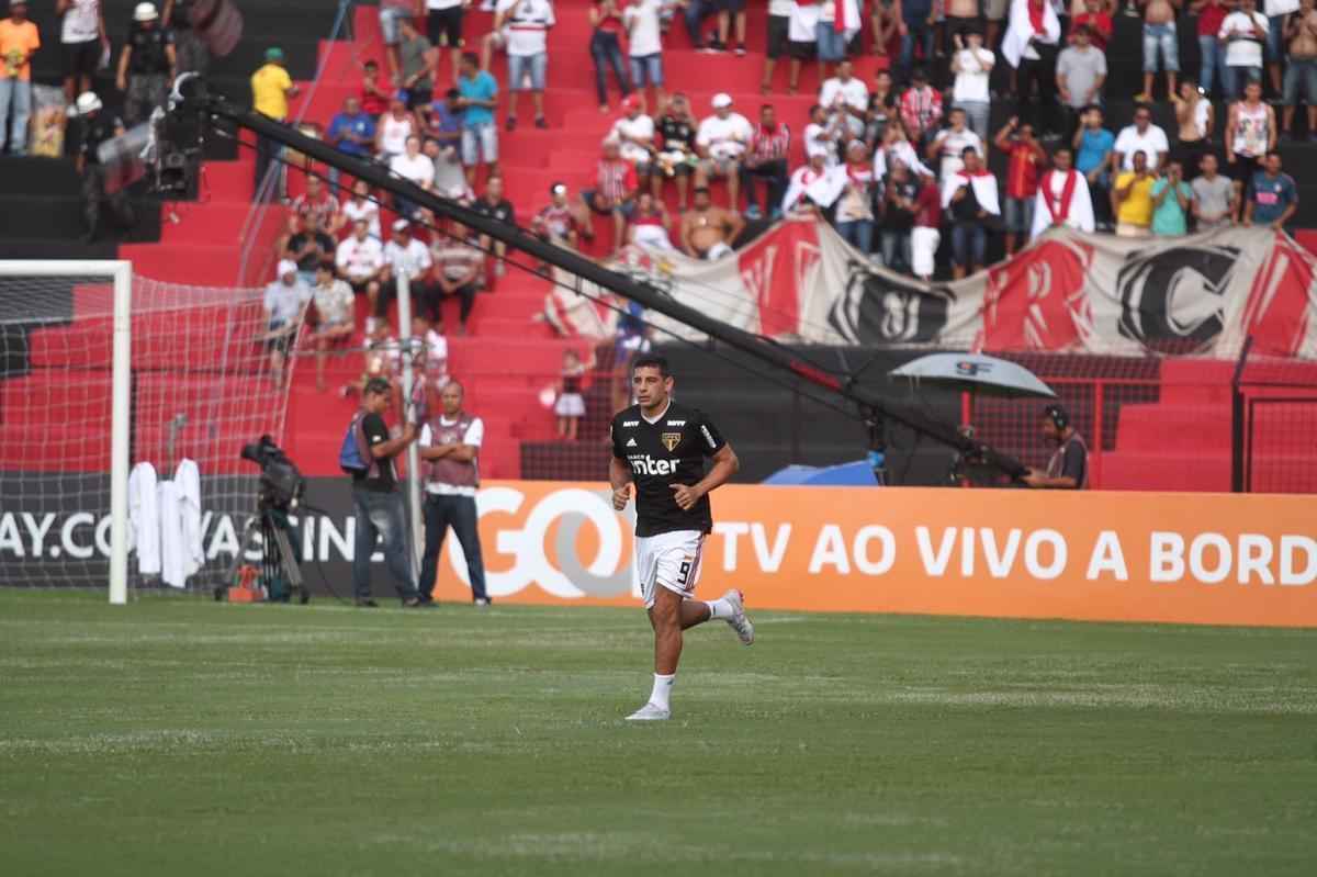 O duelo entre Sport x So Paulo marcou o reencontro dos meio-campistas Diego Souza e Everton Felipe com a torcida do Sport na Ilha do Retiro