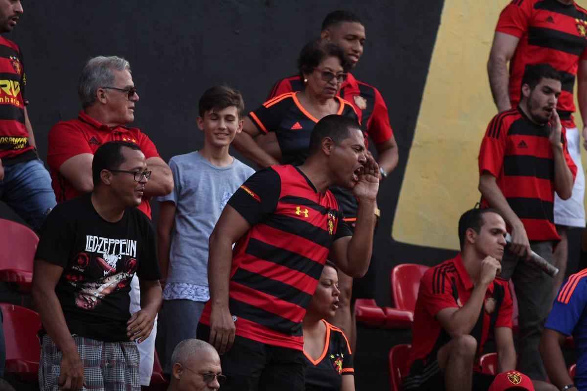 O duelo entre Sport x So Paulo marcou o reencontro dos meio-campistas Diego Souza e Everton Felipe com a torcida do Sport na Ilha do Retiro