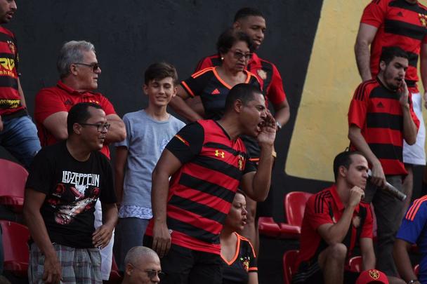 O duelo entre Sport x São Paulo marcou o reencontro dos meio-campistas Diego Souza e Everton Felipe com a torcida do Sport na Ilha do Retiro
