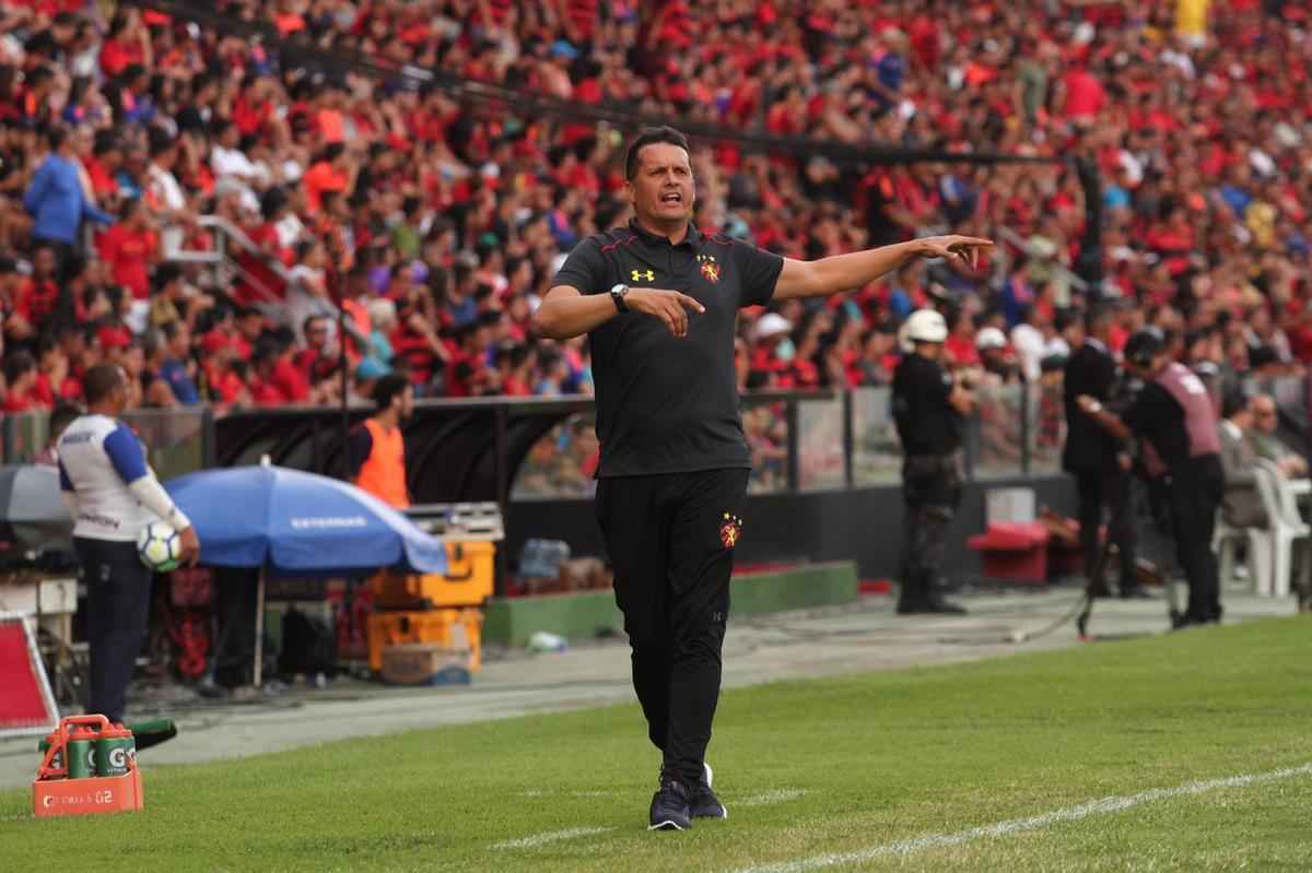 O duelo entre Sport x So Paulo marcou o reencontro dos meio-campistas Diego Souza e Everton Felipe com a torcida do Sport na Ilha do Retiro 