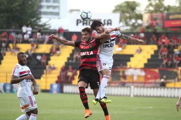 O duelo entre Sport x São Paulo marcou o reencontro dos meio-campistas Diego Souza e Everton Felipe com a torcida do Sport na Ilha do Retiro
