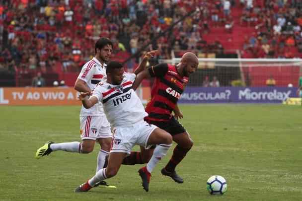 O duelo entre Sport x São Paulo marcou o reencontro dos meio-campistas Diego Souza e Everton Felipe com a torcida do Sport na Ilha do Retiro
