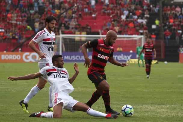 O duelo entre Sport x São Paulo marcou o reencontro dos meio-campistas Diego Souza e Everton Felipe com a torcida do Sport na Ilha do Retiro