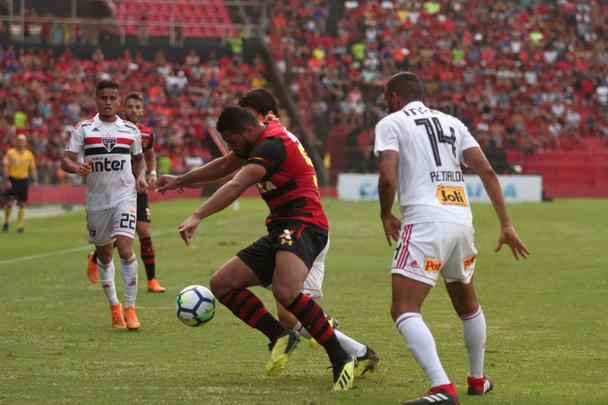O duelo entre Sport x São Paulo marcou o reencontro dos meio-campistas Diego Souza e Everton Felipe com a torcida do Sport na Ilha do Retiro