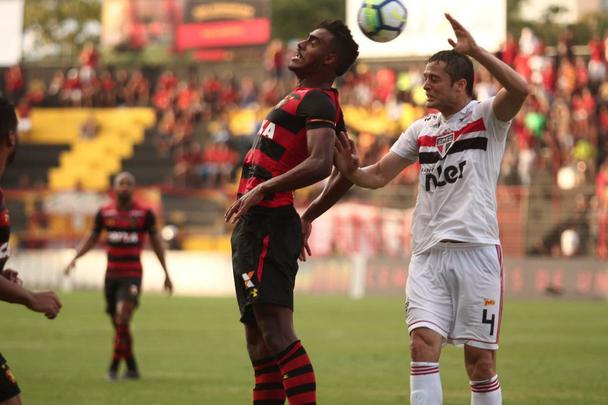 O duelo entre Sport x São Paulo marcou o reencontro dos meio-campistas Diego Souza e Everton Felipe com a torcida do Sport na Ilha do Retiro