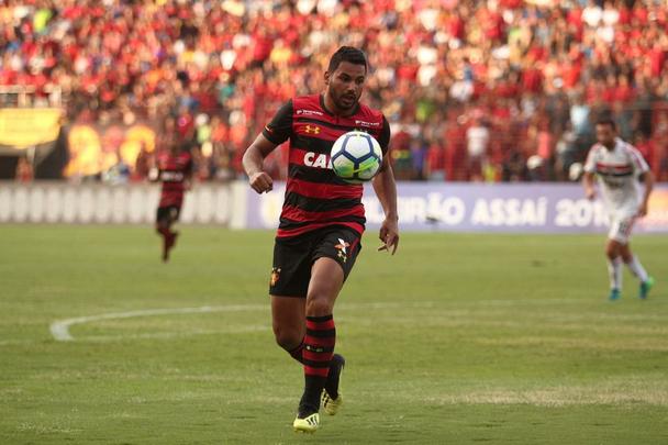 O duelo entre Sport x São Paulo marcou o reencontro dos meio-campistas Diego Souza e Everton Felipe com a torcida do Sport na Ilha do Retiro