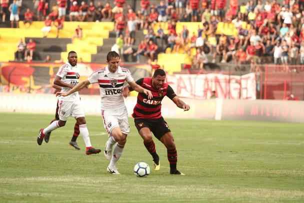 O duelo entre Sport x São Paulo marcou o reencontro dos meio-campistas Diego Souza e Everton Felipe com a torcida do Sport na Ilha do Retiro