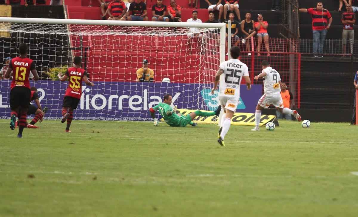 O duelo entre Sport x So Paulo marcou o reencontro dos meio-campistas Diego Souza e Everton Felipe com a torcida do Sport na Ilha do Retiro 