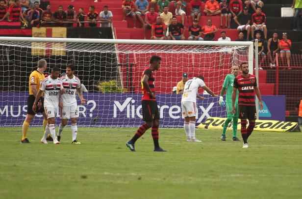 O duelo entre Sport x São Paulo marcou o reencontro dos meio-campistas Diego Souza e Everton Felipe com a torcida do Sport na Ilha do Retiro