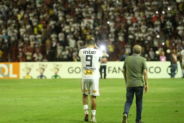 O duelo entre Sport x São Paulo marcou o reencontro dos meio-campistas Diego Souza e Everton Felipe com a torcida do Sport na Ilha do Retiro