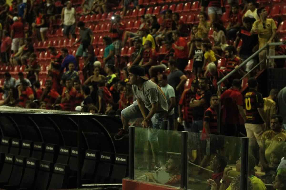 O duelo entre Sport x So Paulo marcou o reencontro dos meio-campistas Diego Souza e Everton Felipe com a torcida do Sport na Ilha do Retiro 