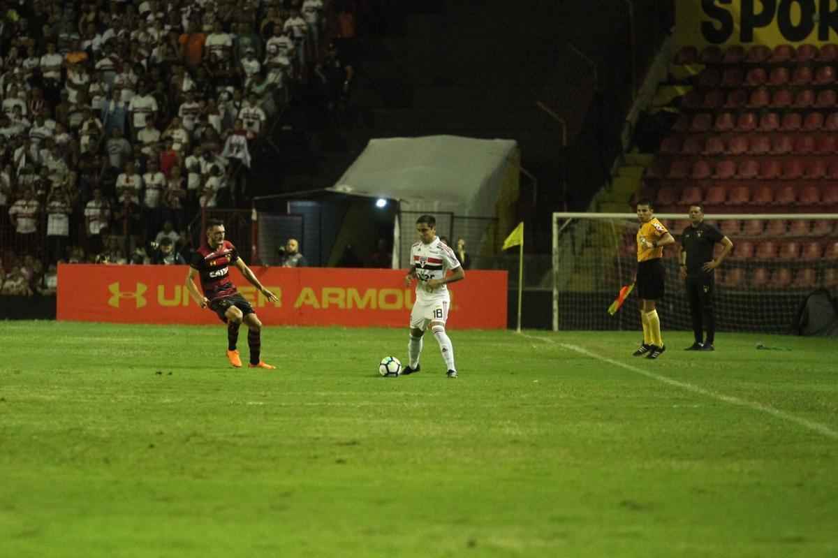 O duelo entre Sport x So Paulo marcou o reencontro dos meio-campistas Diego Souza e Everton Felipe com a torcida do Sport na Ilha do Retiro 