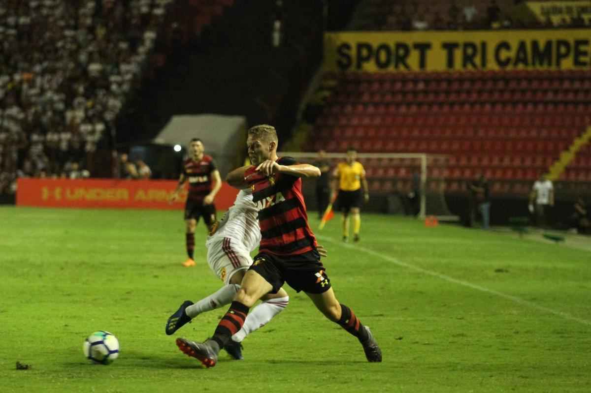 O duelo entre Sport x So Paulo marcou o reencontro dos meio-campistas Diego Souza e Everton Felipe com a torcida do Sport na Ilha do Retiro 