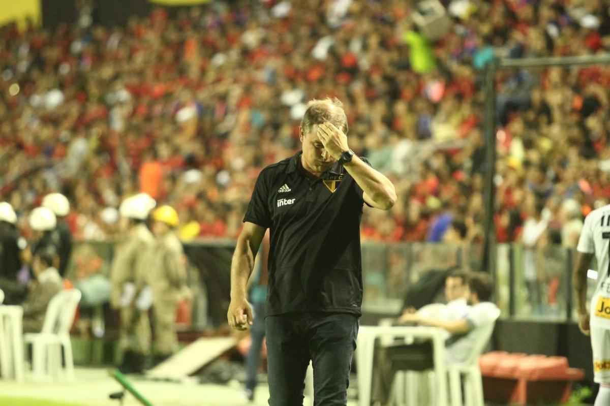 O duelo entre Sport x So Paulo marcou o reencontro dos meio-campistas Diego Souza e Everton Felipe com a torcida do Sport na Ilha do Retiro 
