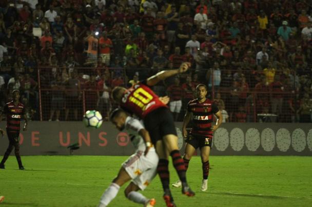O duelo entre Sport x São Paulo marcou o reencontro dos meio-campistas Diego Souza e Everton Felipe com a torcida do Sport na Ilha do Retiro