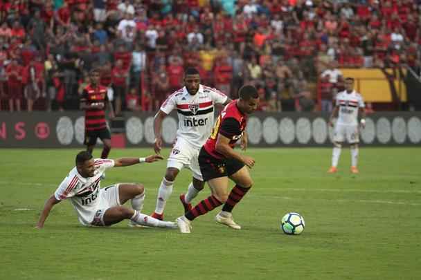 O duelo entre Sport x São Paulo marcou o reencontro dos meio-campistas Diego Souza e Everton Felipe com a torcida do Sport na Ilha do Retiro