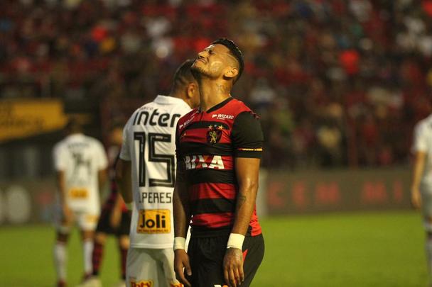 O duelo entre Sport x São Paulo marcou o reencontro dos meio-campistas Diego Souza e Everton Felipe com a torcida do Sport na Ilha do Retiro
