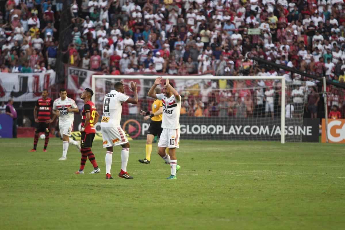 O duelo entre Sport x So Paulo marcou o reencontro dos meio-campistas Diego Souza e Everton Felipe com a torcida do Sport na Ilha do Retiro 