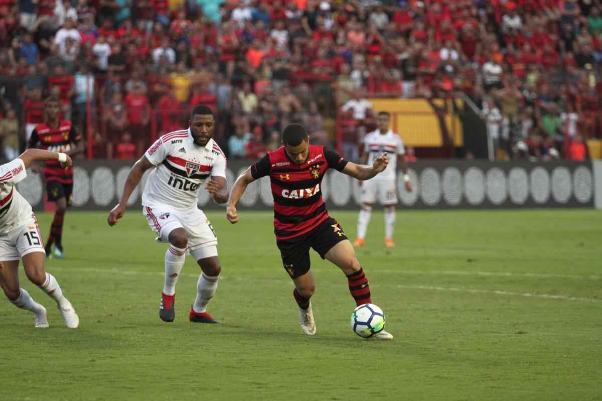 O duelo entre Sport x So Paulo marcou o reencontro dos meio-campistas Diego Souza e Everton Felipe com a torcida do Sport na Ilha do Retiro 