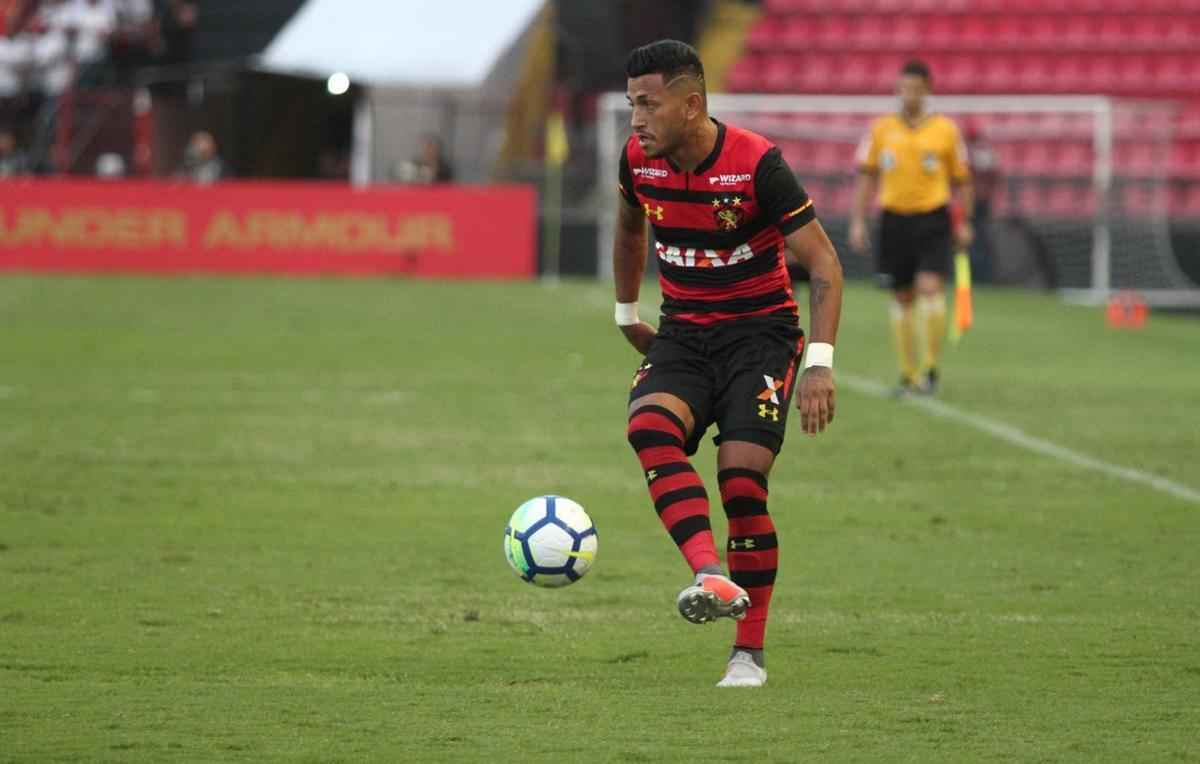 O duelo entre Sport x So Paulo marcou o reencontro dos meio-campistas Diego Souza e Everton Felipe com a torcida do Sport na Ilha do Retiro 