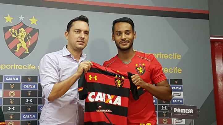 Sport apresentou oficialmente seus dois novos atacantes. Hernane vestir a camisa 9 e Matheus a de nmero 22