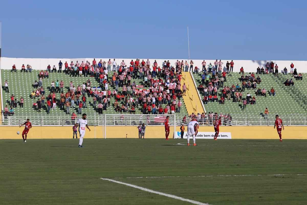 Confira as imagens do primeiro jogo da deciso pela vaga na Srie B de 2019