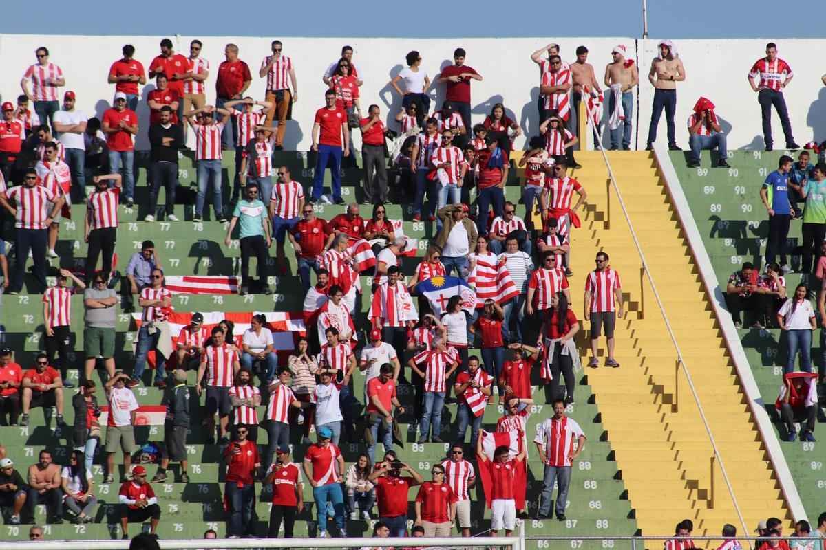 Confira as imagens do primeiro jogo da deciso pela vaga na Srie B de 2019