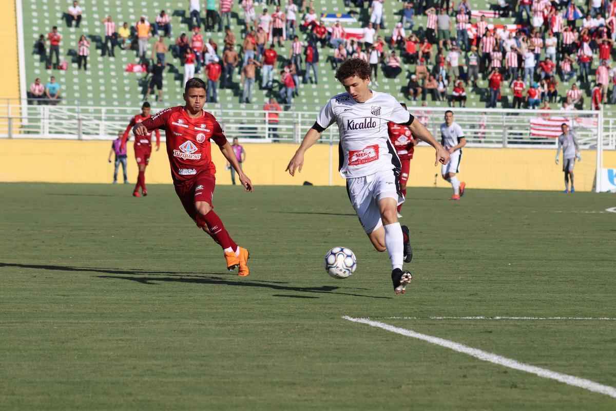 Confira as imagens do primeiro jogo da deciso pela vaga na Srie B de 2019