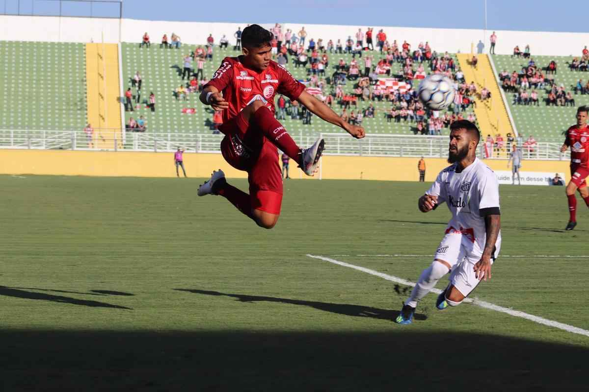 Confira as imagens do primeiro jogo da deciso pela vaga na Srie B de 2019