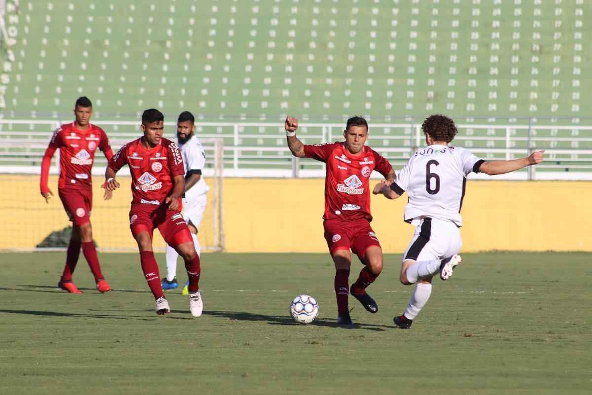 Confira as imagens do primeiro jogo da deciso pela vaga na Srie B de 2019