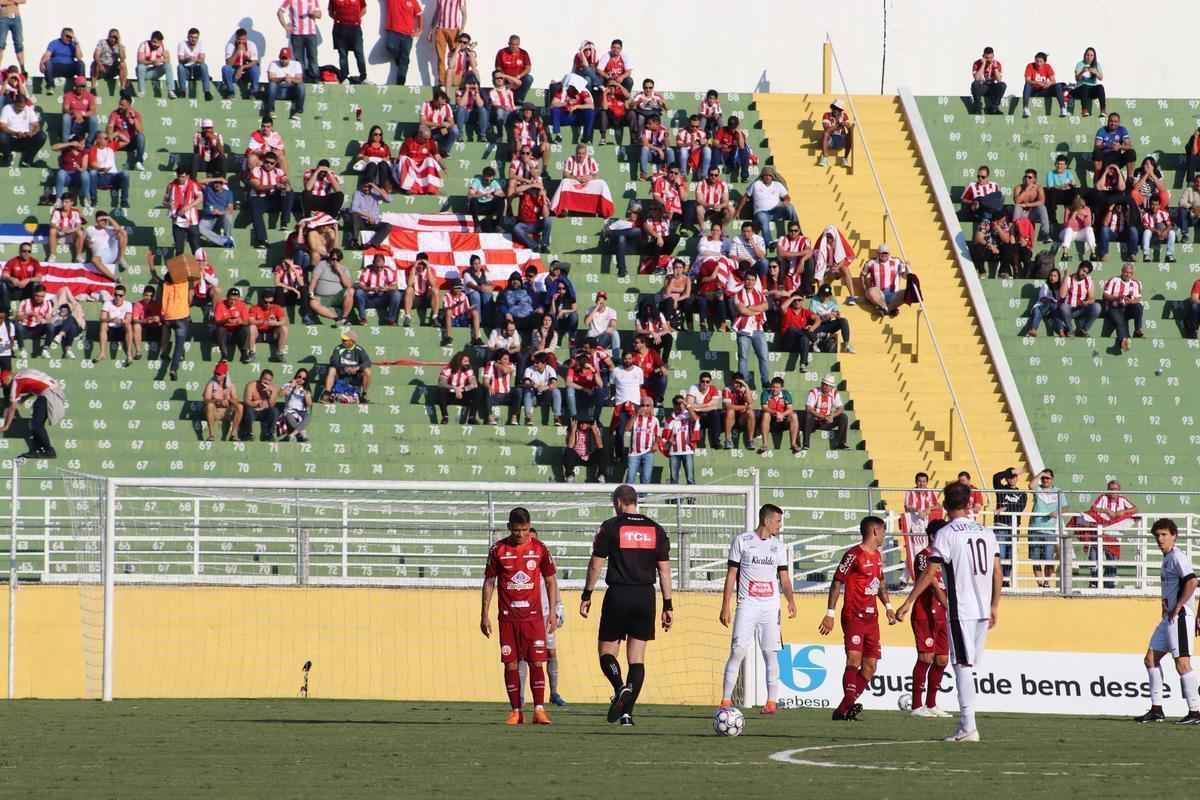 Confira as imagens do primeiro jogo da deciso pela vaga na Srie B de 2019