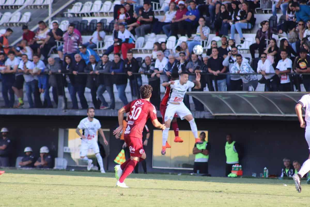 Confira as imagens do primeiro jogo da deciso pela vaga na Srie B de 2019