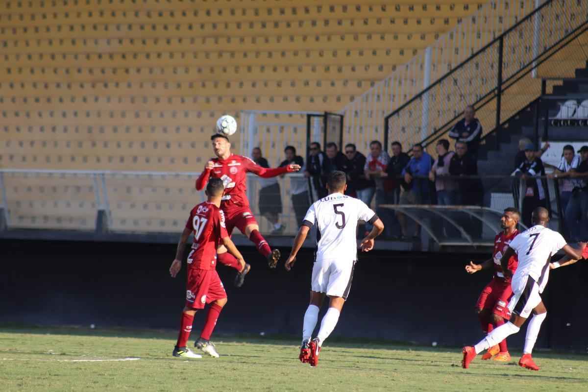 Confira as imagens do primeiro jogo da deciso pela vaga na Srie B de 2019